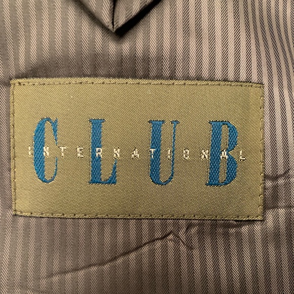 Club International 2-piece suit. 44L jacket, 38 waist - Picture 3 of 6